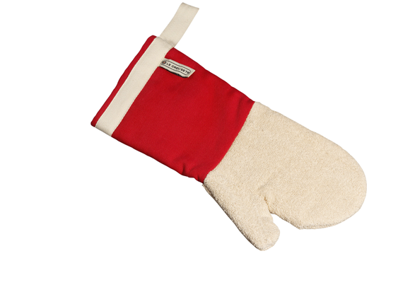Le Creuset oven glove cherry red