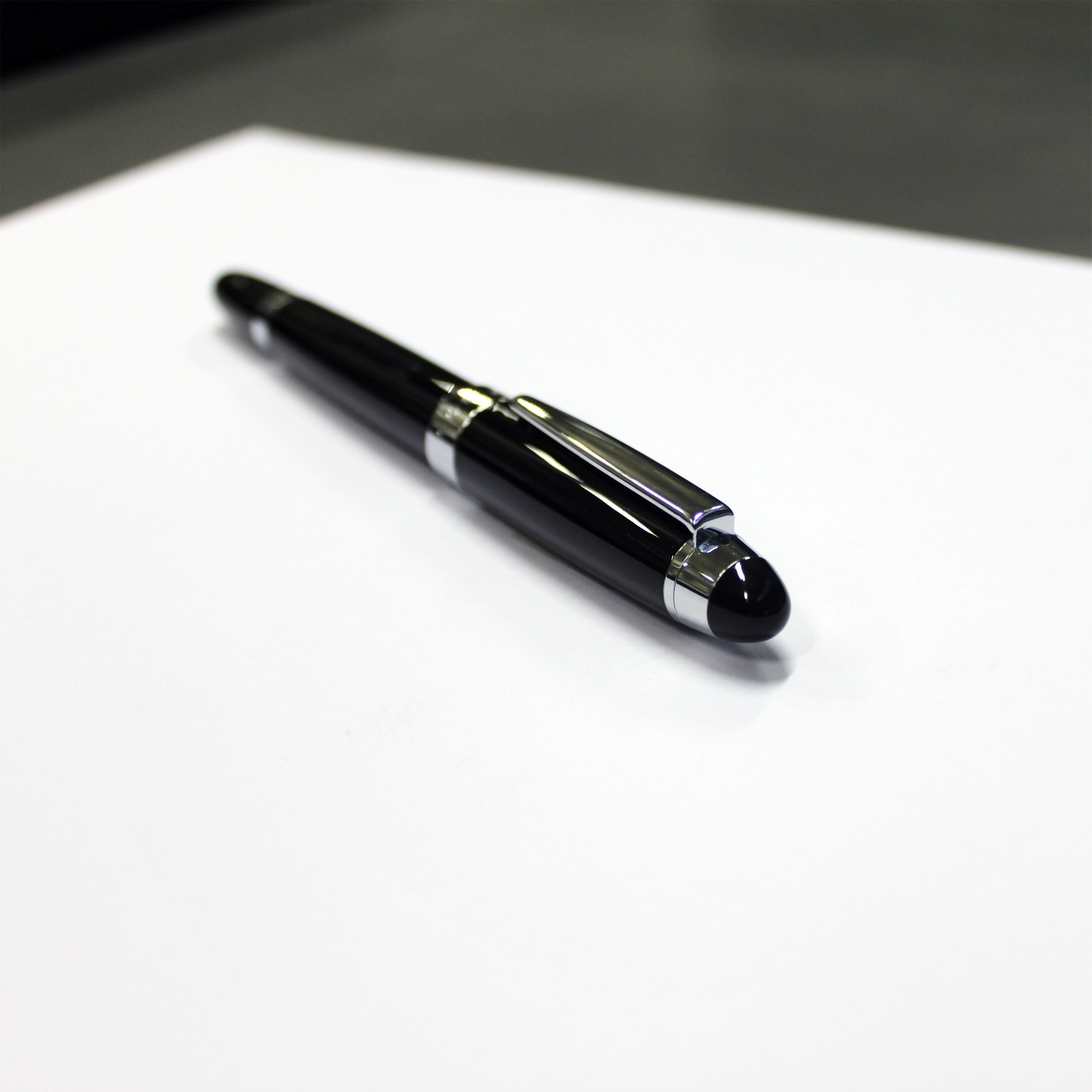 Hugo Boss fountain pen icon